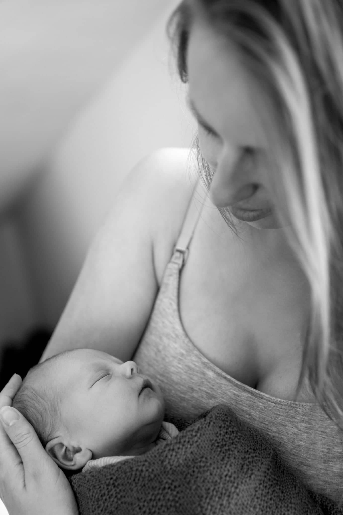Newborn lifestyle fotografie moeder & dochter